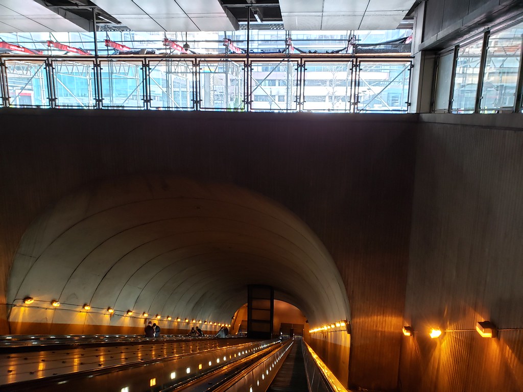 Looking into the Rosslyn Metro station from the top of the escalator.
